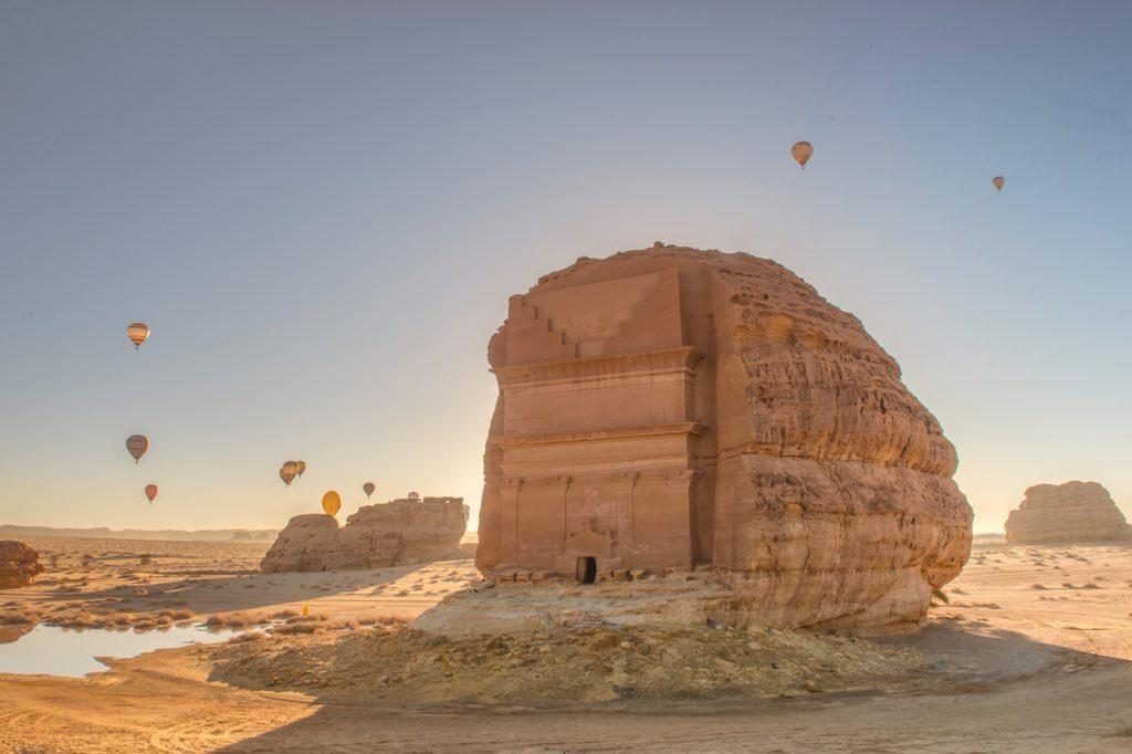 المناطيد في سماء العلا