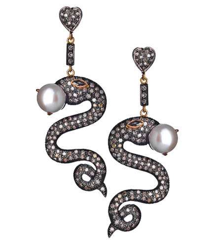 أقراط أذن مزيّنة باللؤلؤ من Hari Jewels