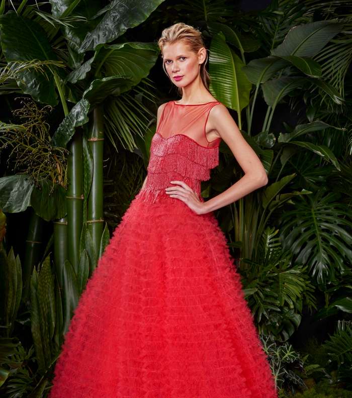 الفستان المنفوخ من التول الشفاف من توقيع Naeem Khan من مجموعة Resort 2016
