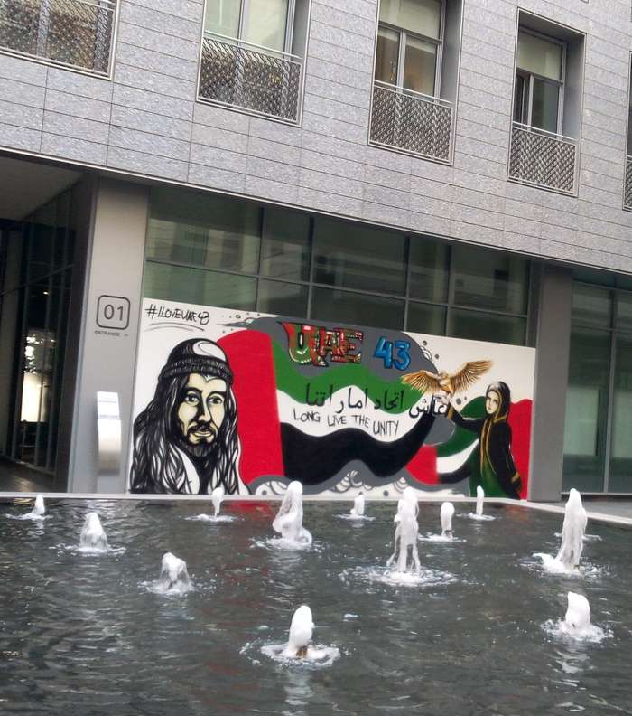 رسومات كرتونية في منطقة الـDIFC بمناسبة العيد الوطني