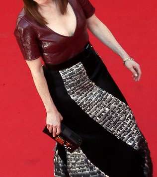 جوليان مور بفستان من Louis Vuitton في مهرجان كان 2014