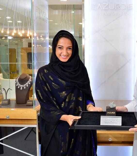 السعودية رها محرق مع المدير العام لمتجر لازوردي في السعودية