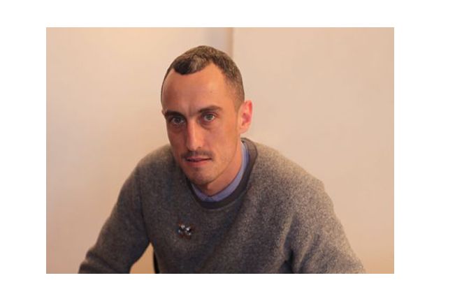   المصمم Richard Nicoll