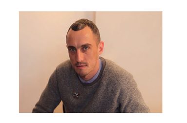  المصمم Richard Nicoll