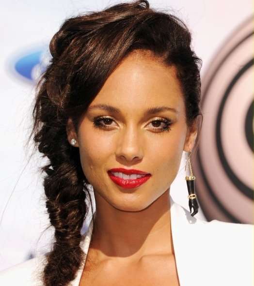 ضفيرة ذيل السمكة...تسريحة عصرية تليق بوجهك مهما كان شكله 