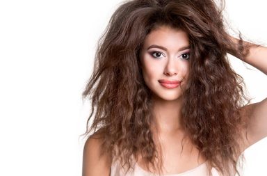 5 أسباب تؤدي إلى تساقط الشعر...اكتشفيها! 