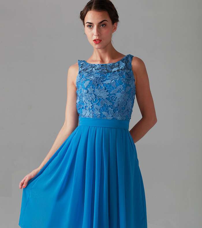 الفستان القصير باللون الأزرق