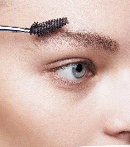 طريقة رسم الحواجب بدون تشقير