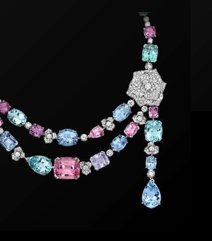 Piaget والأحجار الملونّة في أجمل ابتكاراته 