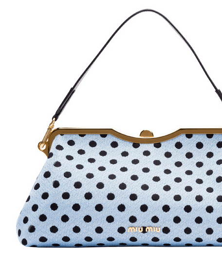 اعتمدي موضة الـ Polka dots واختاري حقيبة Miu Miu بموضة الستينيات