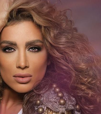 مكياج الفنانة مايا دياب بالألوان الترابيةً!  