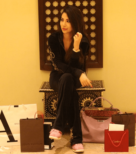 شقيقة ميريام فارس تتسوق في دبي