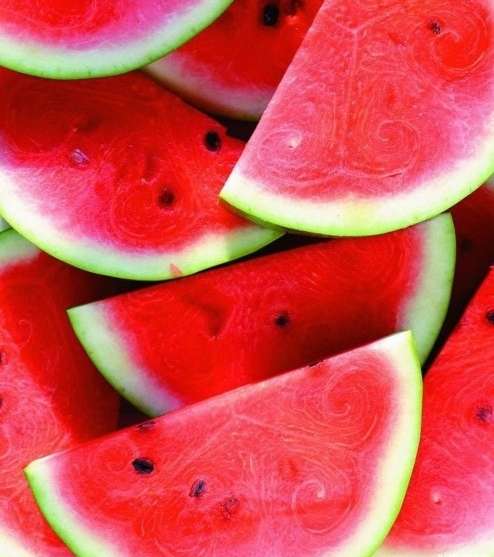 البطيخ لعلاج الانتفاخ والاحمرار