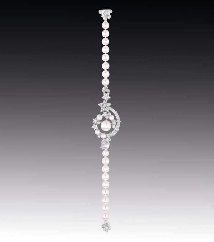 تألقي بسوار CHANEL من مجموعة Voie Lactee