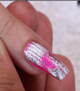 الأظافر المزخرفة فكرة جيّدة