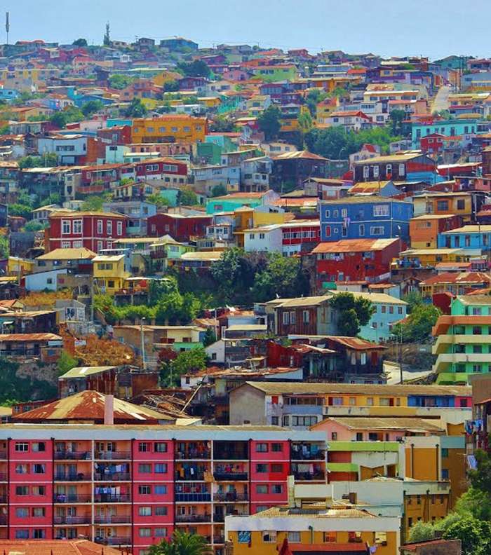 Valparaiso مثال لتشيلي المتلوّنة 