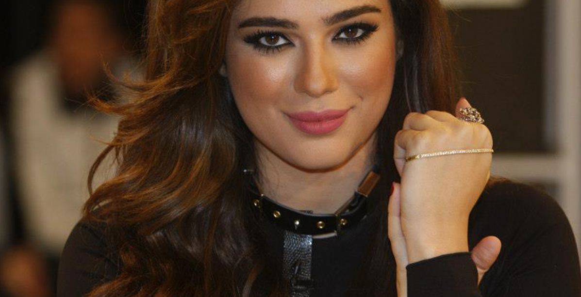 تصميم غريب لبطاقة زفاف نادين ويلسون نجيم