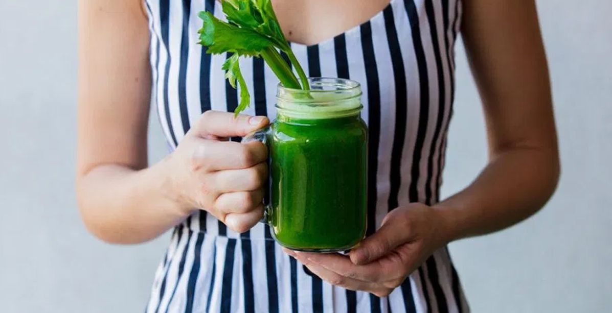 احرقي الدهون أثناء نومك من خلال تناول عصير الخيار قبل النوم! 