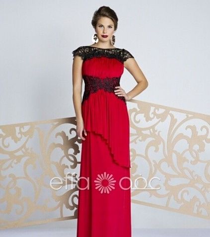 فستان احمر من تصميم عفة