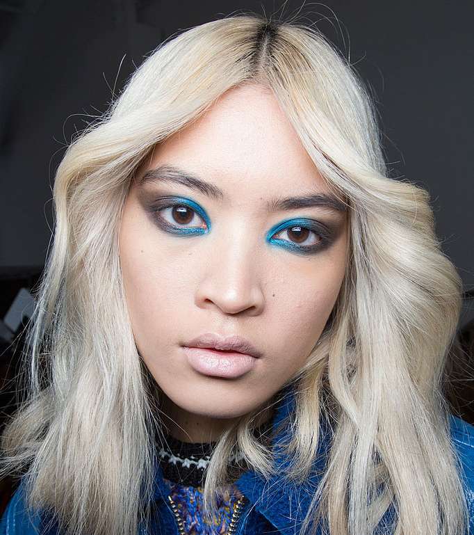 الأزرق ...العنصر الأقوى في ماكياج عيون Karen Walker