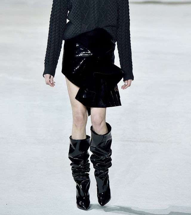 دور الازياء العالمية تقدم عقد التشوكر الكريستال الذي هو من صيحات 2017