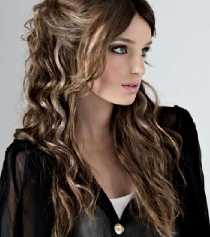 تسريحة الشعر نصف مرفوع