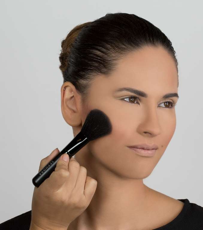 Mattifying Compact Powder لتثبيت ماكياج البشرة 