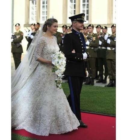 ثوب  الزفاف الذي كسر التقاليد الملكيّة البلجيكيّة 