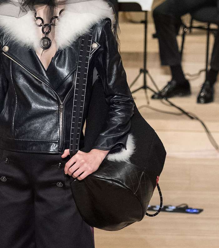 الحقائب الكبيرة جدا من CHANEL من مجموعة Metiers d'art 2018