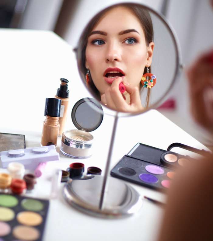 صور اجمل شنط مكياج مضيئه