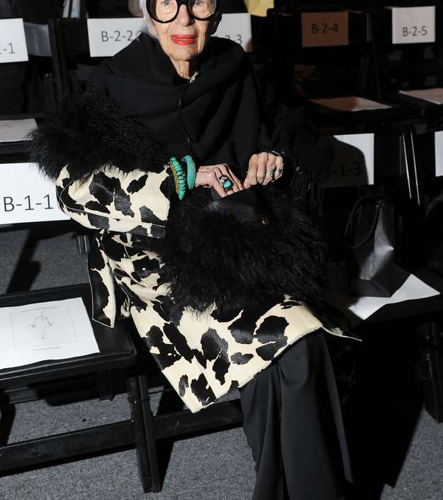 الأكسسوارات الملفتة ترافقها دوماً