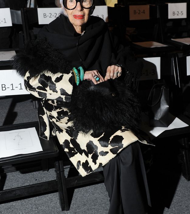 الأكسسوارات الملفتة ترافقها دوماً