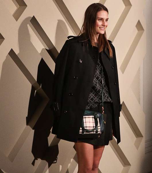 صور أبرز ضيوف حفل إطلاق حملة Burberry Festive