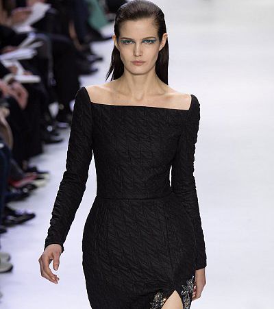 الفستان بالأكمام الطويلة من مجموعة Dior