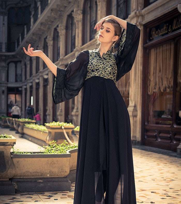 إختاري الجلابية السوداء