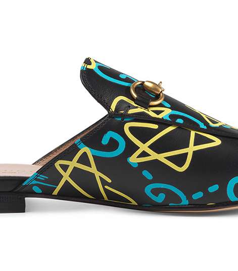 من اجمل احذية الـ Slippers من قوتي حذاء بالنقشة الغرافيتي