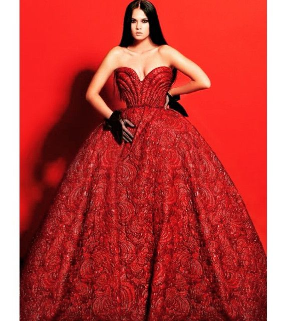 الفستان الأحمر بقصة سندريلا