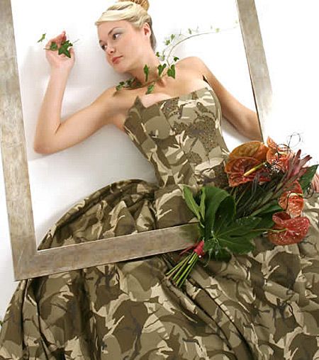 فستان زفاف بالأسلوب العسكري