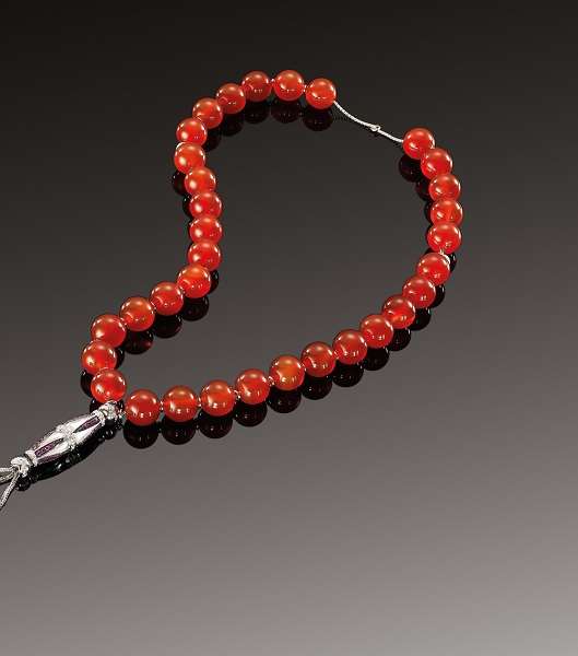 مسبحة Grande Ellipse مميّزة اللّون من Mouawad