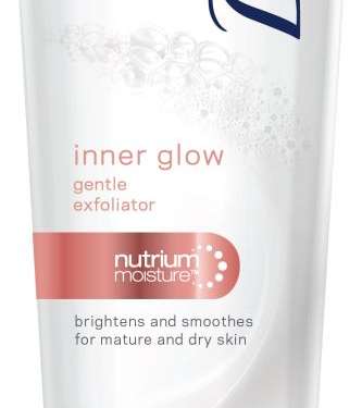 مجموعة Dove لتنظيف البشرة وترطيبها