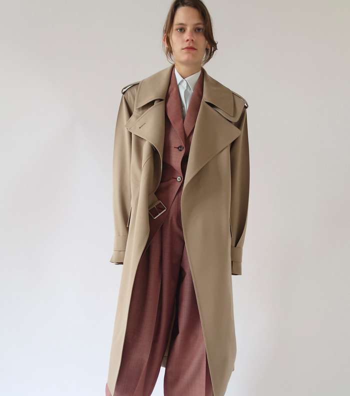 موضة الترنش الكلاسيكي من مجموعة سيلين Resort 2017