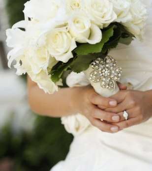 الورد والأكسسوار في باقة زفافك