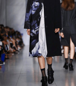 موضة السترات المطبعة على شكل معطف من DKNY لصيف 2016