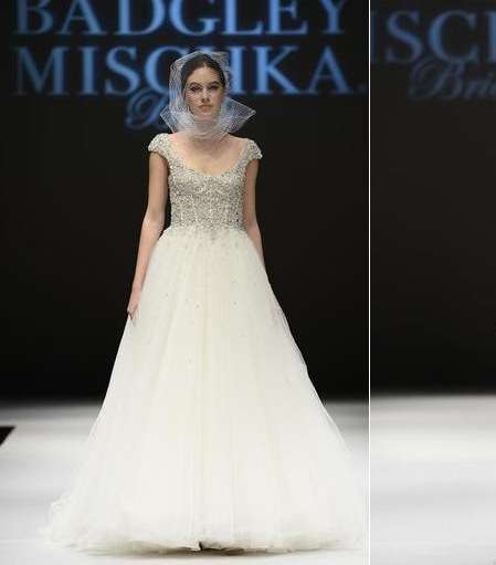 Badgley Mischka...موديل غير كلاسيكي للطرحات القصيرة