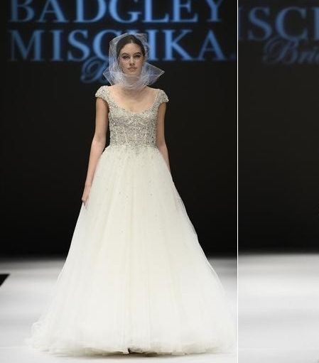 Badgley Mischka...موديل غير كلاسيكي للطرحات القصيرة
