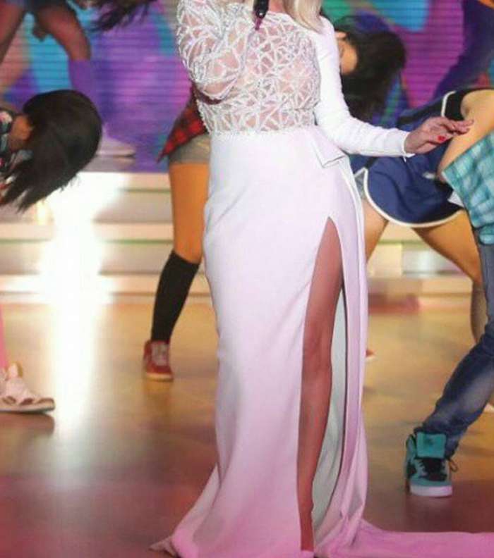 صور فستان نوال الزغبي 2015