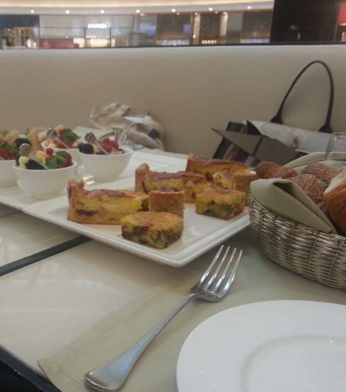 من مأكولات Armani Cafe الفاخرة والشهيّة