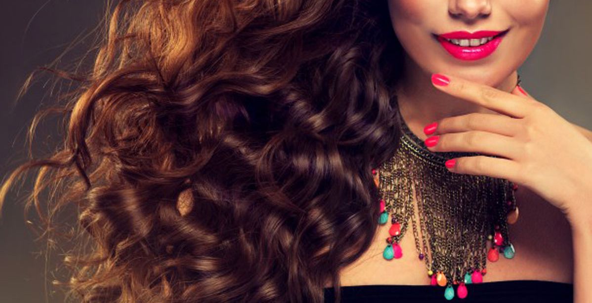 زيت جوز الهند لتسريحة الشعر المووج