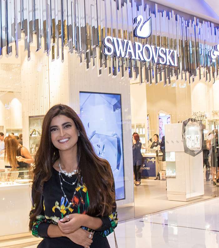 علا الفارس خلال حفل اعادة افتتاح متجر شواروفسكي في دبي مول
