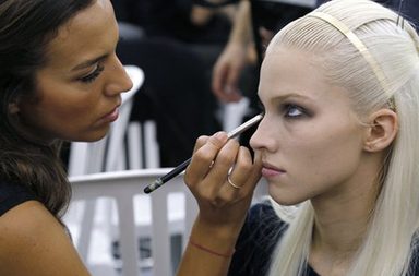 صور صيحات مكياج عيون من أسبوع باريس 